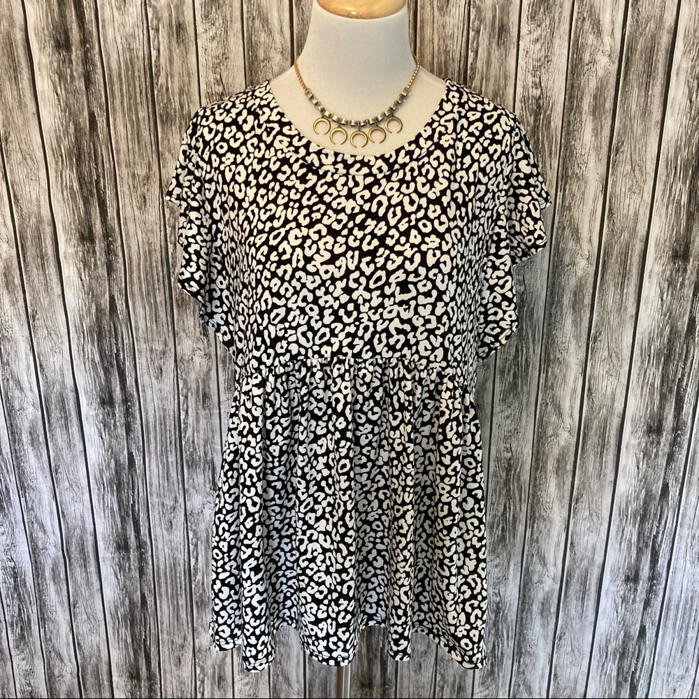 Black and White Leopard Tee medium